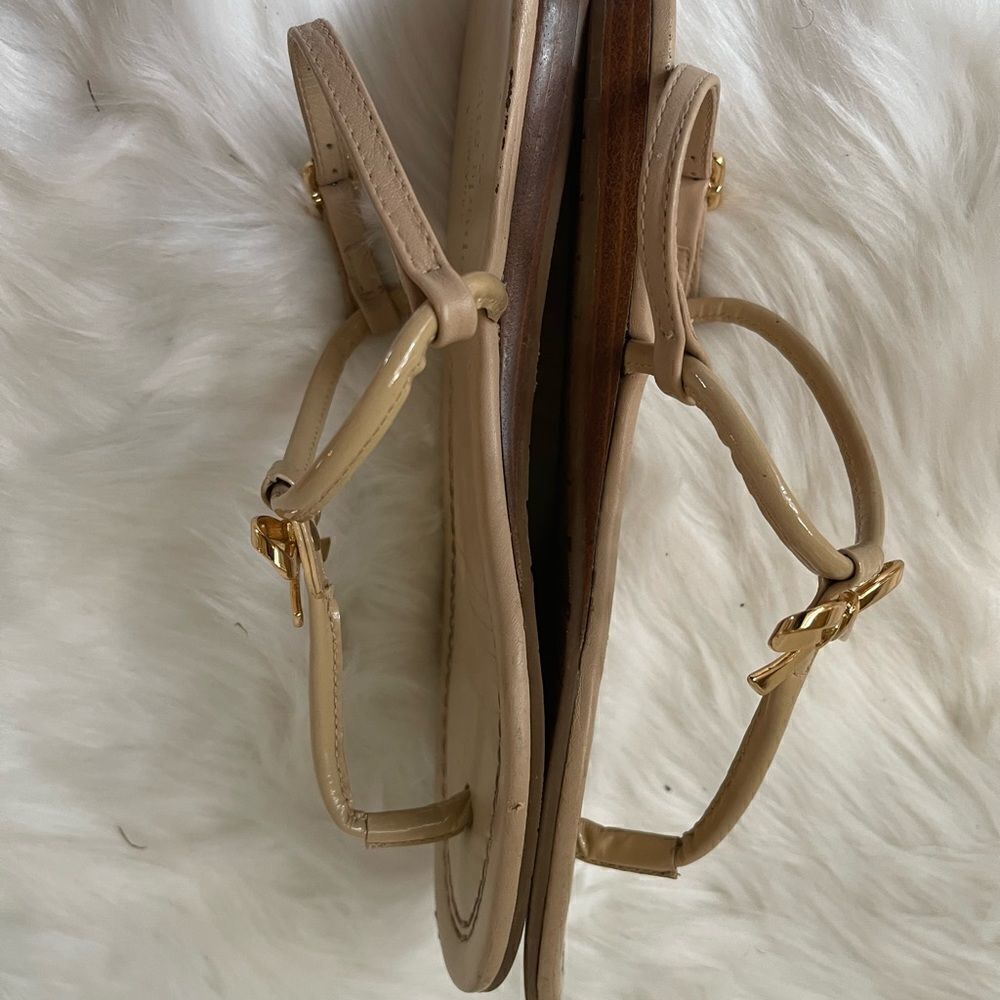 Kate spade khaki thong sandals embellished with a gold tone bow size 6M - Picture 5 of 10